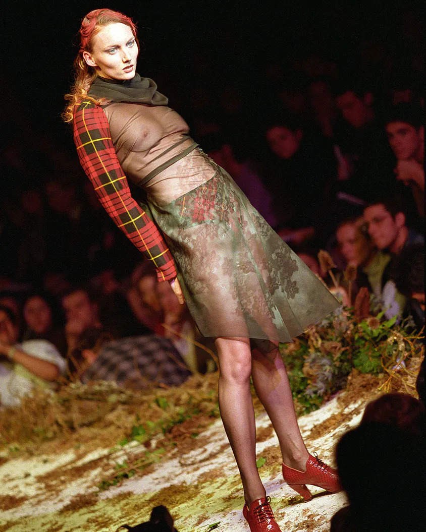 McQueen và những ý tưởng thời trang đầy táo bạo 1 McQueen và những ý tưởng thời trang đầy táo bạo 1