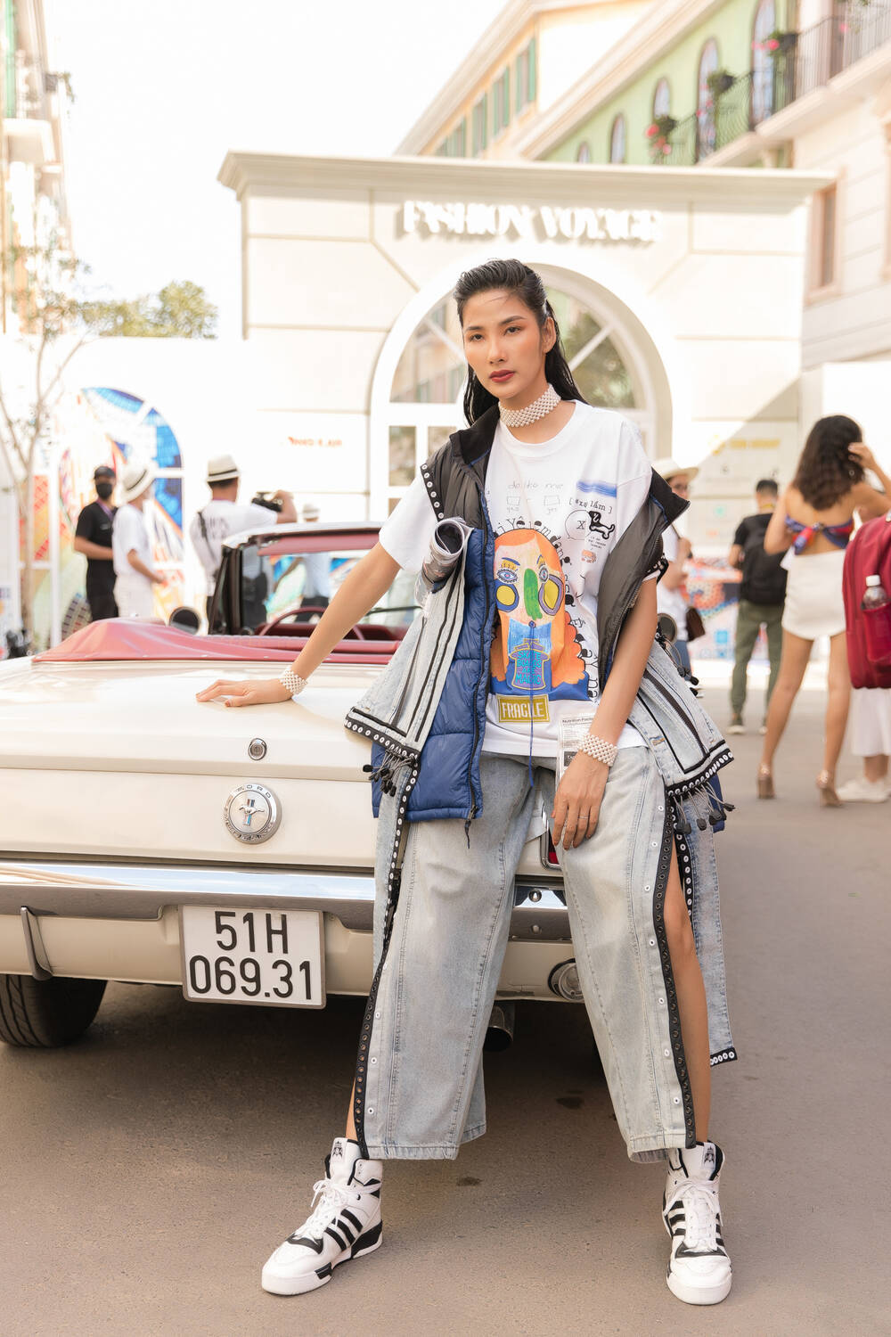 Sao Việt bắt tay nhau 'chặt chém' thảm đỏ show Fashion Voyage 5 Sao Việt bắt tay nhau 'chặt chém' thảm đỏ show Fashion Voyage 5