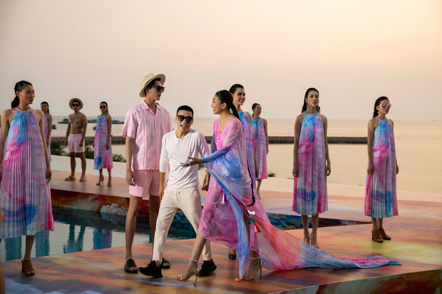 Fashion Voyage kết thúc đầy ấn tượng với BST Daydreamer của NTK Adrian Anh Tuấn 1 Fashion Voyage kết thúc đầy ấn tượng với BST Daydreamer của NTK Adrian Anh Tuấn 1
