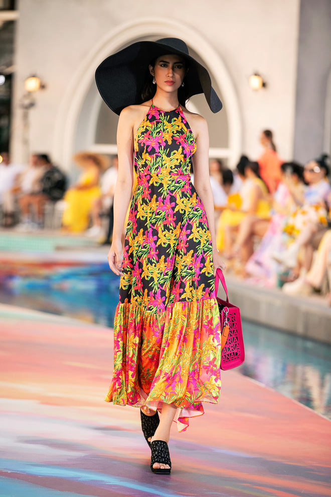 Fashion Voyage kết thúc đầy ấn tượng với BST Daydreamer của NTK Adrian Anh Tuấn 7 Fashion Voyage kết thúc đầy ấn tượng với BST Daydreamer của NTK Adrian Anh Tuấn 7