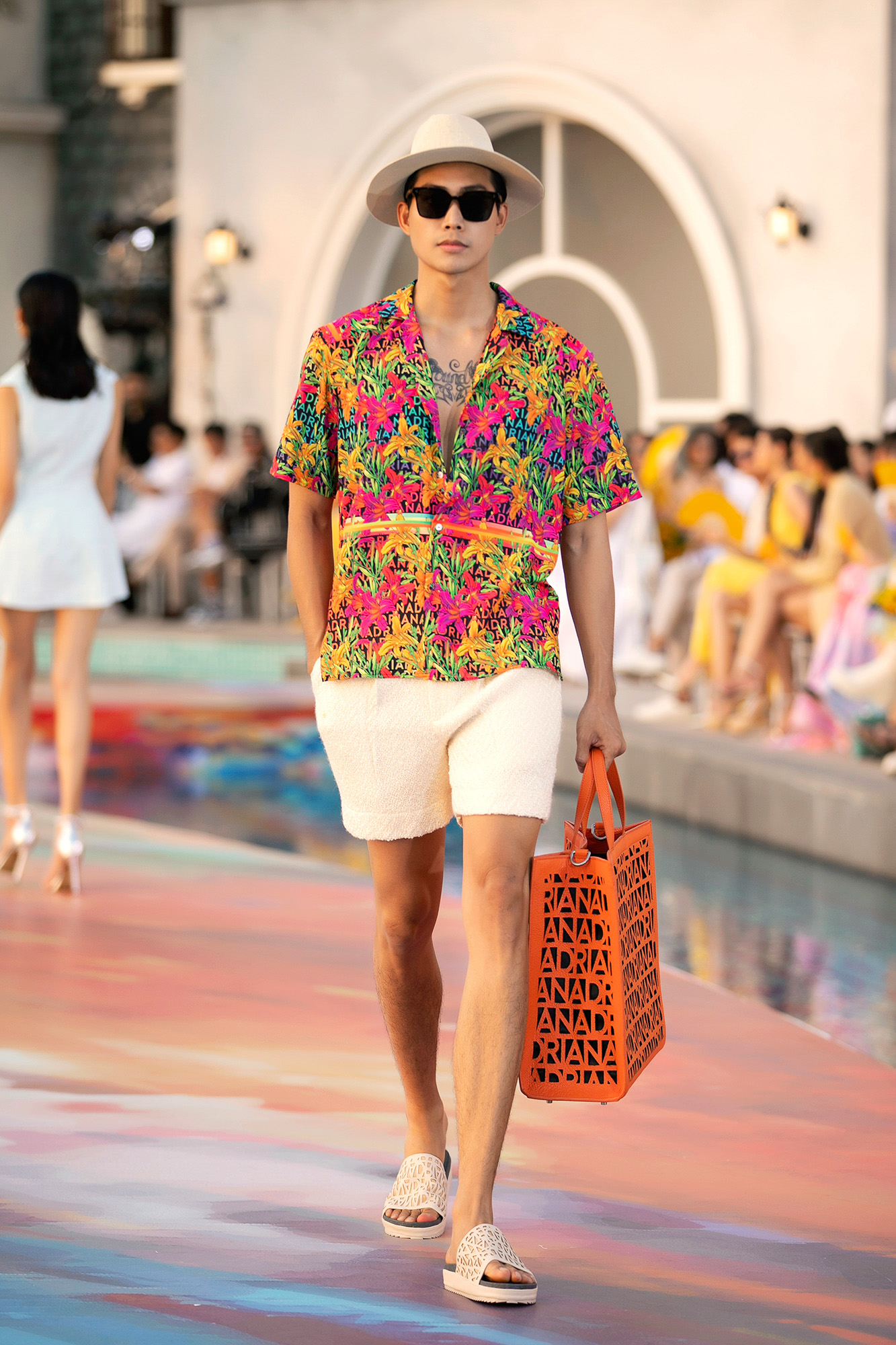 Fashion Voyage kết thúc đầy ấn tượng với BST Daydreamer của NTK Adrian Anh Tuấn 14 Fashion Voyage kết thúc đầy ấn tượng với BST Daydreamer của NTK Adrian Anh Tuấn 14