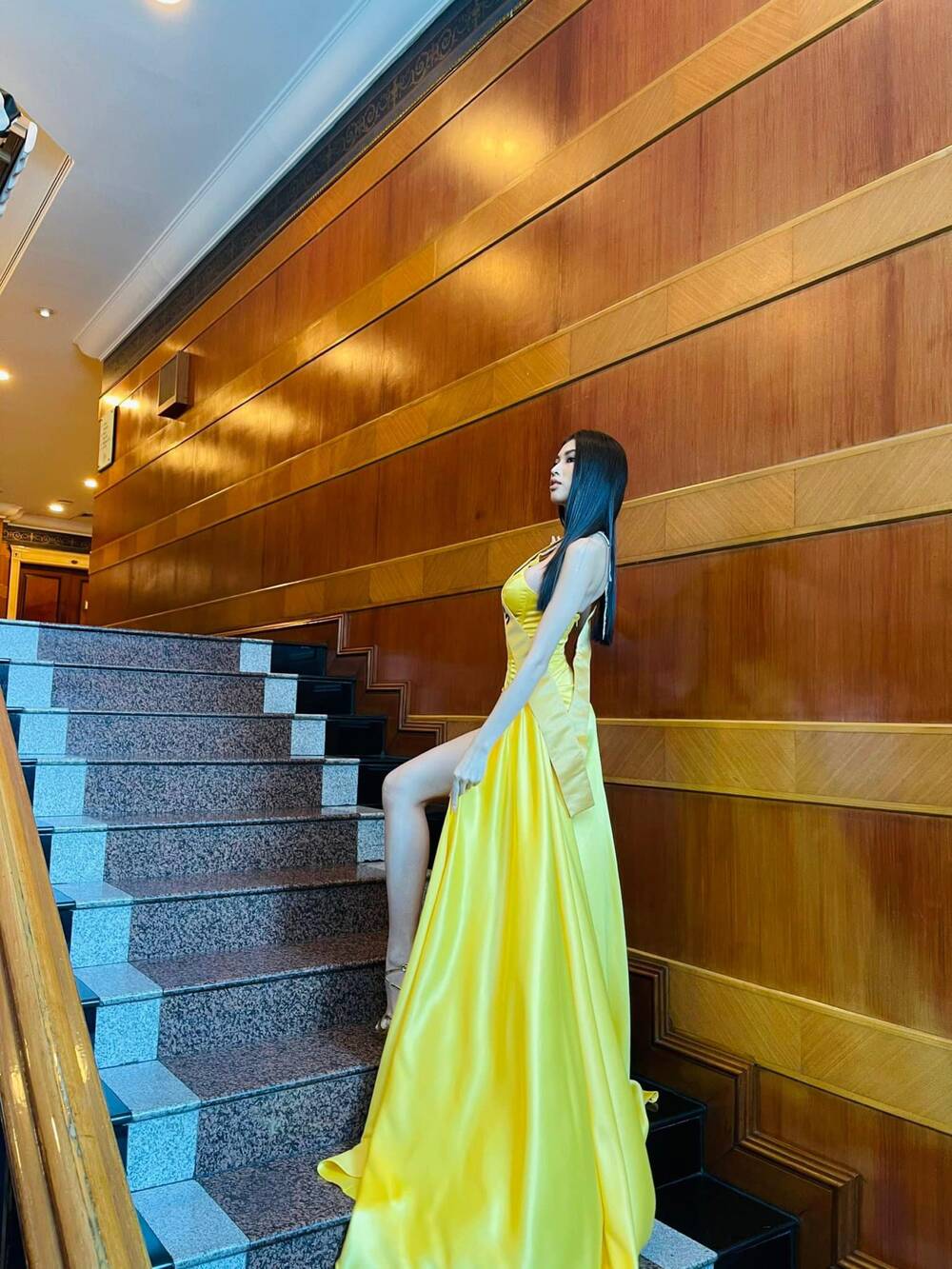 Diện áo yếm vàng rực, Ngọc Thảo khiến fan Miss Grand xuýt xoa bởi diện mạo xinh tựa 'thần tiên tỉ tỉ' 2 Diện áo yếm vàng rực, Ngọc Thảo khiến fan Miss Grand xuýt xoa bởi diện mạo xinh tựa 'thần tiên tỉ tỉ' 2
