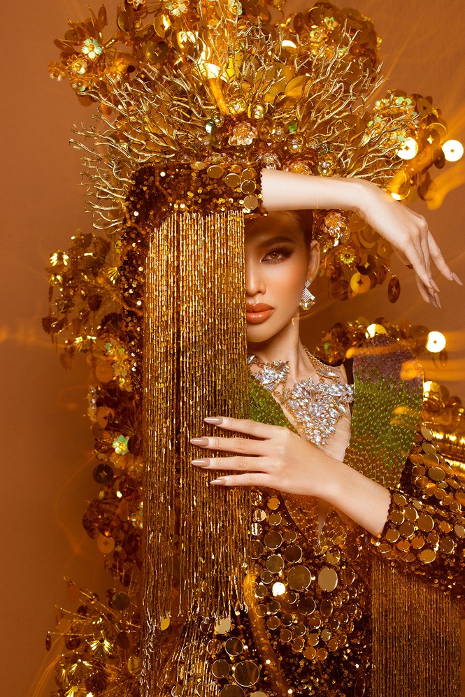 Chiêm ngưỡng trang phục dân tộc cực kì lộng lẫy của Ngọc Thảo tại Miss Grand International 2020. 5 Chiêm ngưỡng trang phục dân tộc cực kì lộng lẫy của Ngọc Thảo tại Miss Grand International 2020. 5