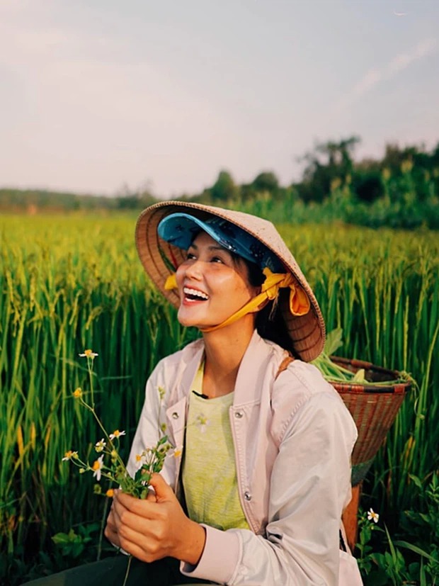Nhìn bữa cơm của Hoa hậu H'Hen Niê, dân tình vừa thấy xót vừa cảm phục cô nàng - Ảnh 1 Nhìn bữa cơm của Hoa hậu H'Hen Niê, dân tình vừa thấy xót vừa cảm phục cô nàng - Ảnh 1