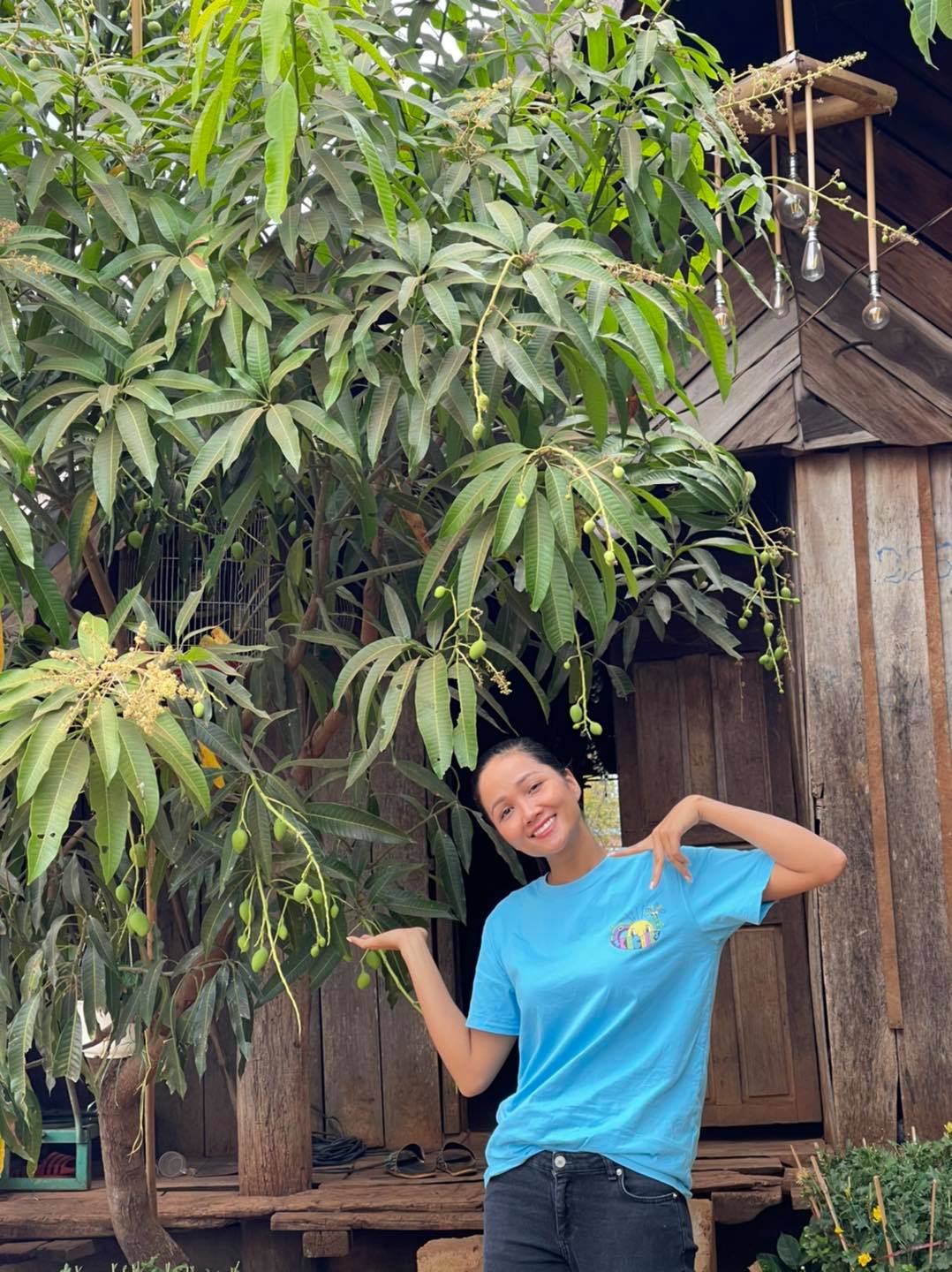 Nhìn bữa cơm của Hoa hậu H'Hen Niê, dân tình vừa thấy xót vừa cảm phục cô nàng - Ảnh 3 Nhìn bữa cơm của Hoa hậu H'Hen Niê, dân tình vừa thấy xót vừa cảm phục cô nàng - Ảnh 3