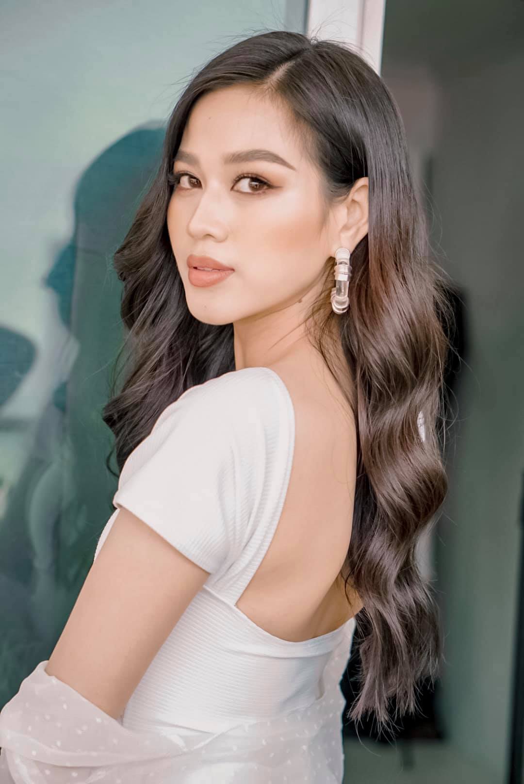Hoa hậu Đỗ Thị Hà khiến dân tình 'ngẩn ngơ' trong bộ ảnh mới 2 Hoa hậu Đỗ Thị Hà khiến dân tình 'ngẩn ngơ' trong bộ ảnh mới 2