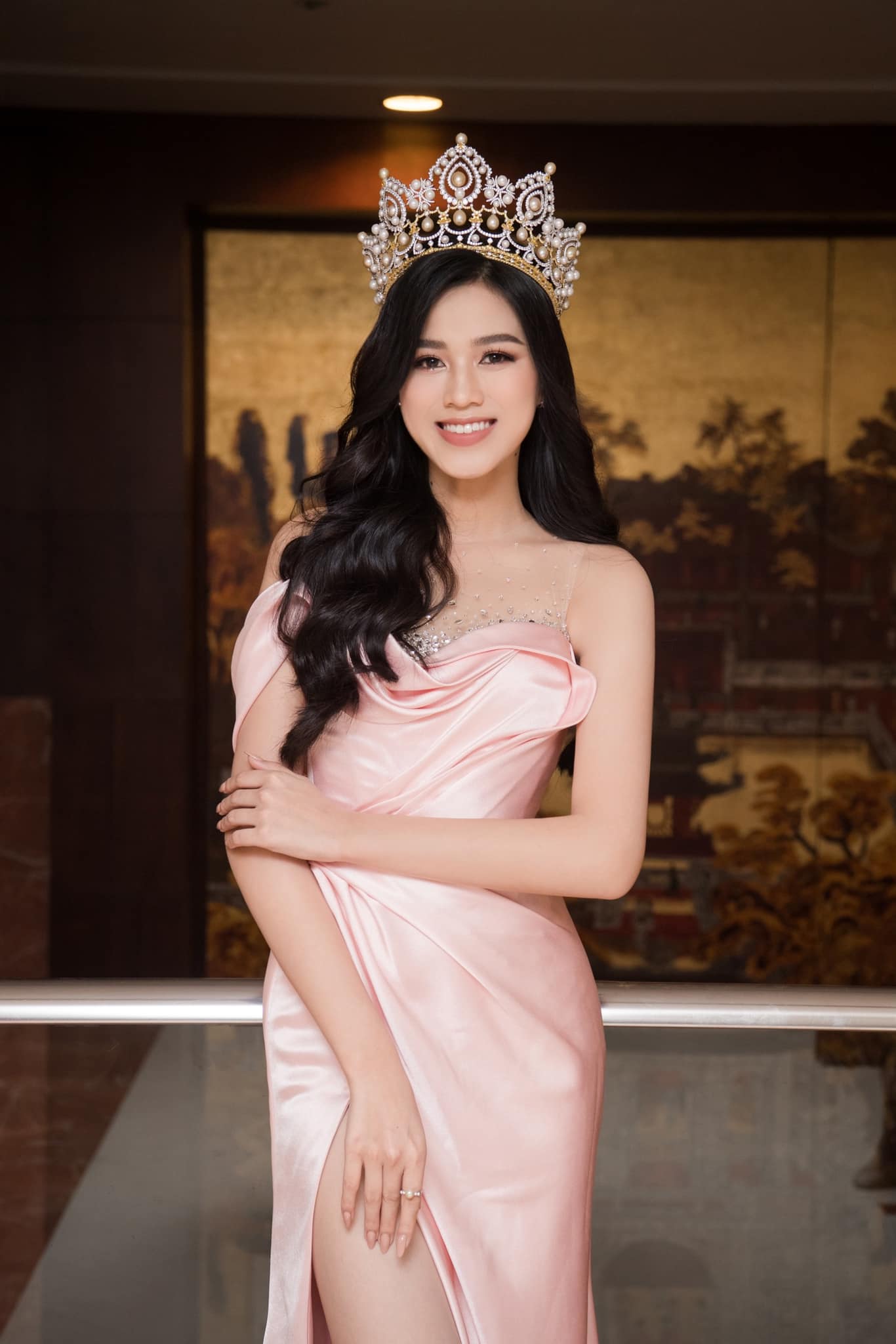 Hoa hậu Đỗ Thị Hà khiến dân tình 'ngẩn ngơ' trong bộ ảnh mới 6 Hoa hậu Đỗ Thị Hà khiến dân tình 'ngẩn ngơ' trong bộ ảnh mới 6