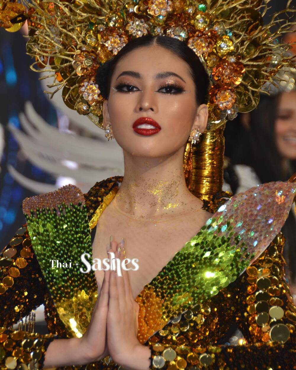Trang phục dân tộc 'Lá ngọc cành vàng' của Ngọc Thảo lọt Top 10 Best National Costume tại Miss Grand 2020 3 Trang phục dân tộc 'Lá ngọc cành vàng' của Ngọc Thảo lọt Top 10 Best National Costume tại Miss Grand 2020 3