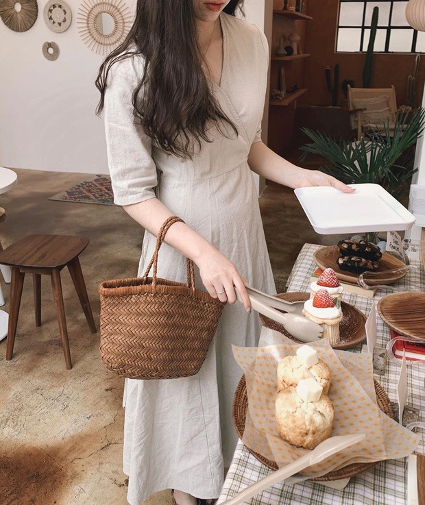 Muốn “sang-xịn-mịn” như gái Hàn, bạn không nên bỏ qua những kiểu túi xách này - Ảnh 3 Muốn “sang-xịn-mịn” như gái Hàn, bạn không nên bỏ qua những kiểu túi xách này - Ảnh 3