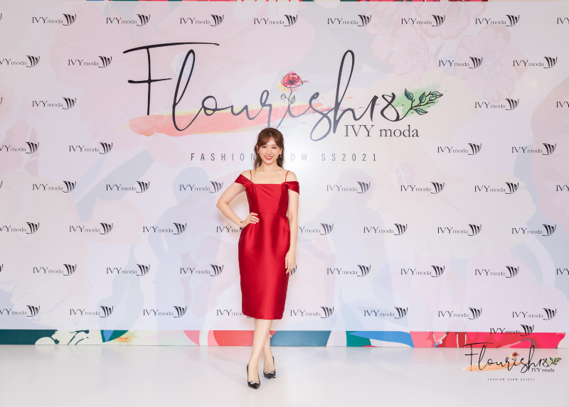 Thời trang thảm đỏ của sao Việt tại Fashion show IVY Moda: Hairiwon sang chảnh, Thiều bảo Trâm hết mực nữ tính - Ảnh 2 Thời trang thảm đỏ của sao Việt tại Fashion show IVY Moda: Hairiwon sang chảnh, Thiều bảo Trâm hết mực nữ tính - Ảnh 2