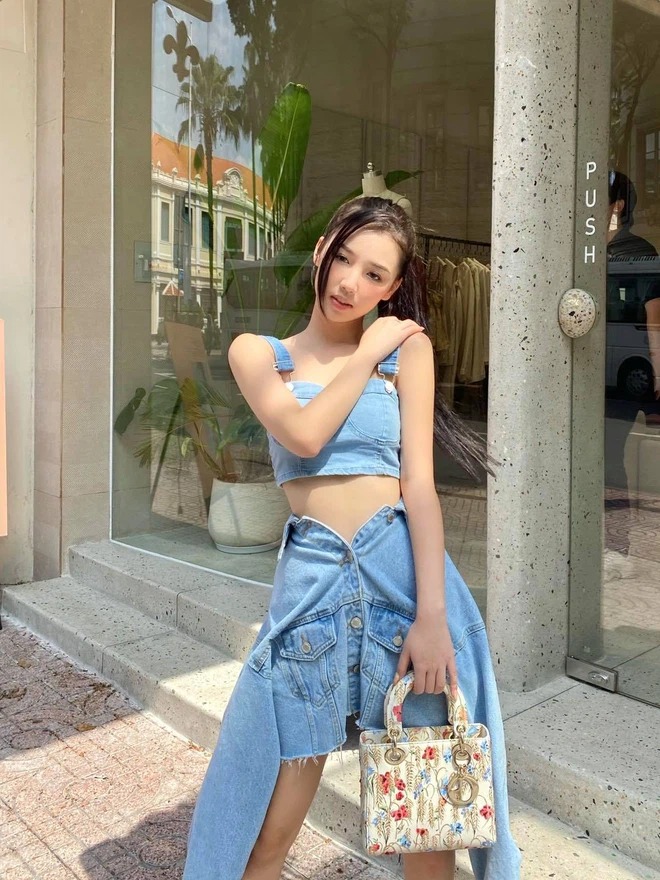 Bóc tách phong cách thời trang 'bánh tráng' của Amee: Gợi cảm, tiểu thư, quý tộc có đủ 6 Bóc tách phong cách thời trang 'bánh tráng' của Amee: Gợi cảm, tiểu thư, quý tộc có đủ 6