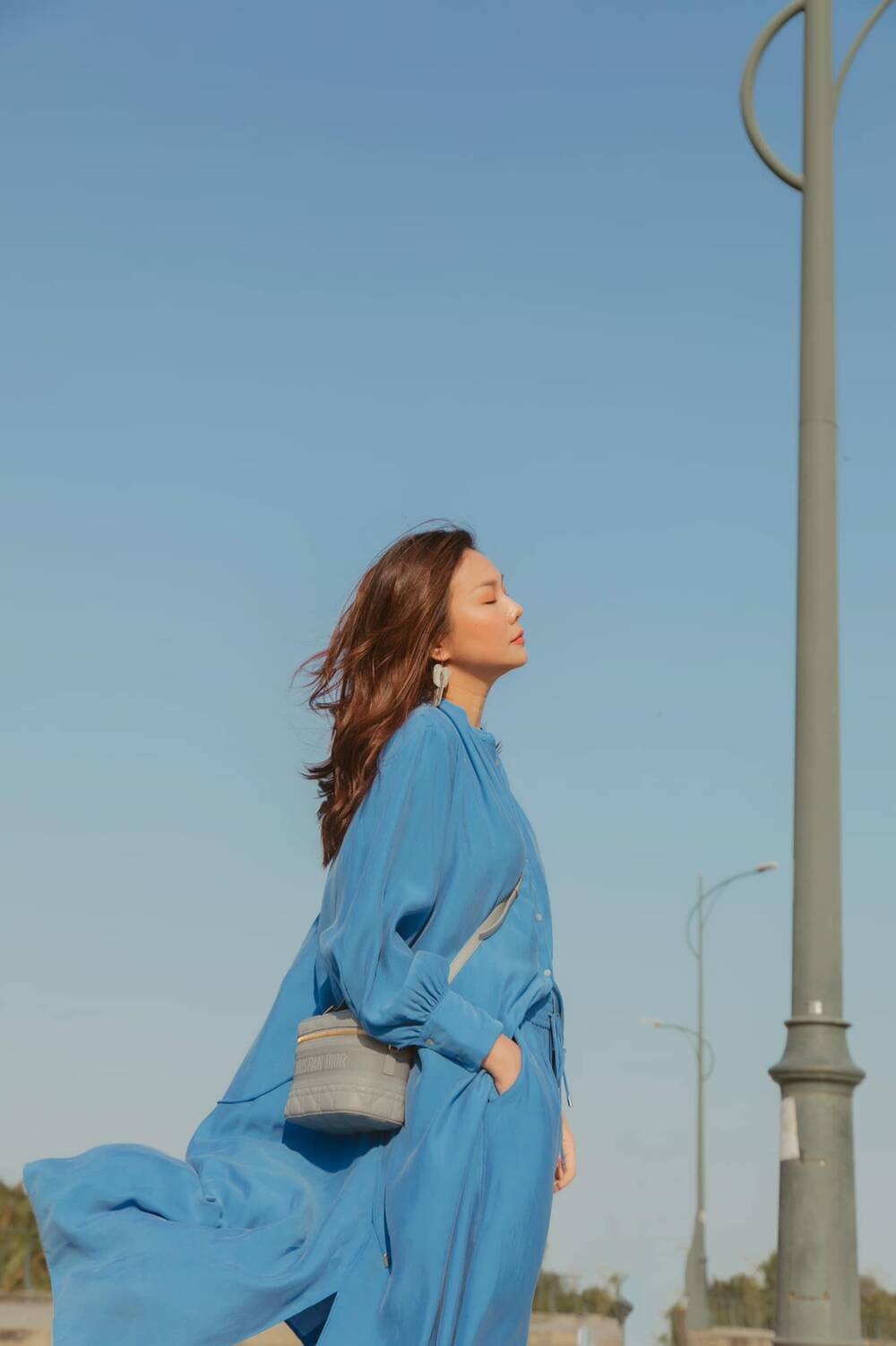 Siêu mẫu Thanh Hằng hóa 'nàng thơ' trong bộ ảnh mới ngược nắng - Ảnh 3 Siêu mẫu Thanh Hằng hóa 'nàng thơ' trong bộ ảnh mới ngược nắng - Ảnh 3