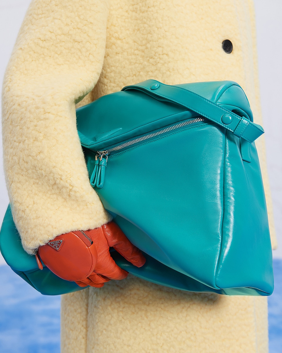 Prada mùa Thu Đông 2021: Sự giao thoa của phong cách 'xấu lạ' 9 Prada mùa Thu Đông 2021: Sự giao thoa của phong cách 'xấu lạ' 9