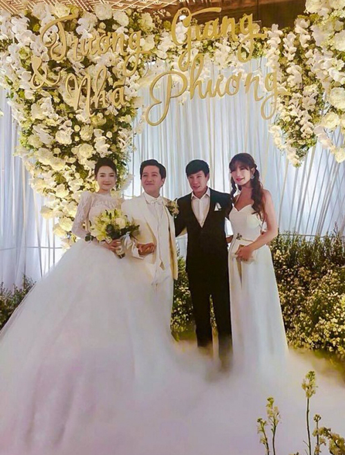 Sao Việt và những pha lên đồ dự tiệc cưới: Người xinh tươi hết nấc, người thích ‘chơi trội’ đẹp hơn cả cô dâu 6 Sao Việt và những pha lên đồ dự tiệc cưới: Người xinh tươi hết nấc, người thích ‘chơi trội’ đẹp hơn cả cô dâu 6