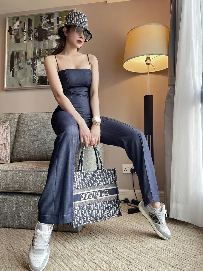 Thời trang sao Việt tuần qua: Ngọc Trinh tươi tắn tựa gái đôi mươi, Chi Pu hút hồn với váy ôm sát. 8 Thời trang sao Việt tuần qua: Ngọc Trinh tươi tắn tựa gái đôi mươi, Chi Pu hút hồn với váy ôm sát. 8