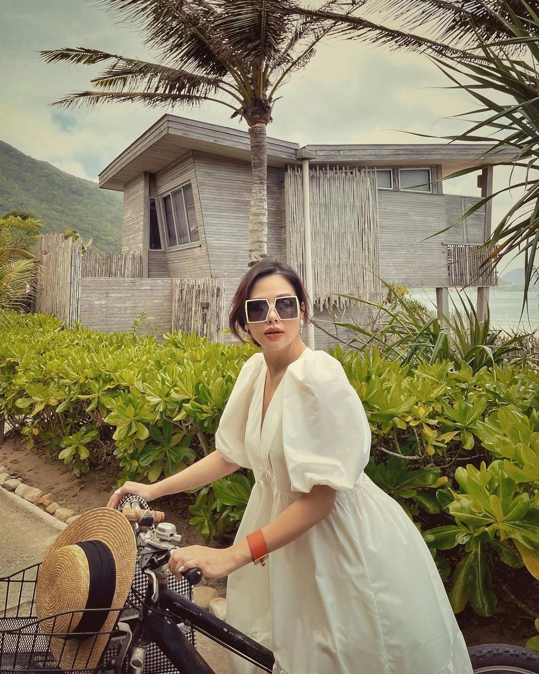 Phanh Lee đã mang tháng thứ 6 nhưng chẳng mấy ai nhận ra, bí quyết nằm ở loạt outfit giấu dáng này 4 Phanh Lee đã mang tháng thứ 6 nhưng chẳng mấy ai nhận ra, bí quyết nằm ở loạt outfit giấu dáng này 4