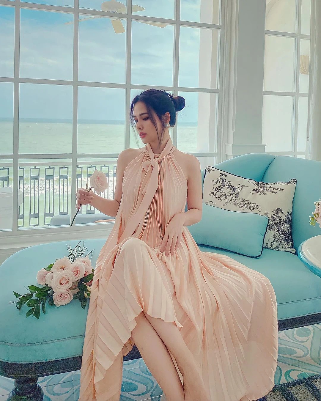 Phanh Lee đã mang tháng thứ 6 nhưng chẳng mấy ai nhận ra, bí quyết nằm ở loạt outfit giấu dáng này 8 Phanh Lee đã mang tháng thứ 6 nhưng chẳng mấy ai nhận ra, bí quyết nằm ở loạt outfit giấu dáng này 8