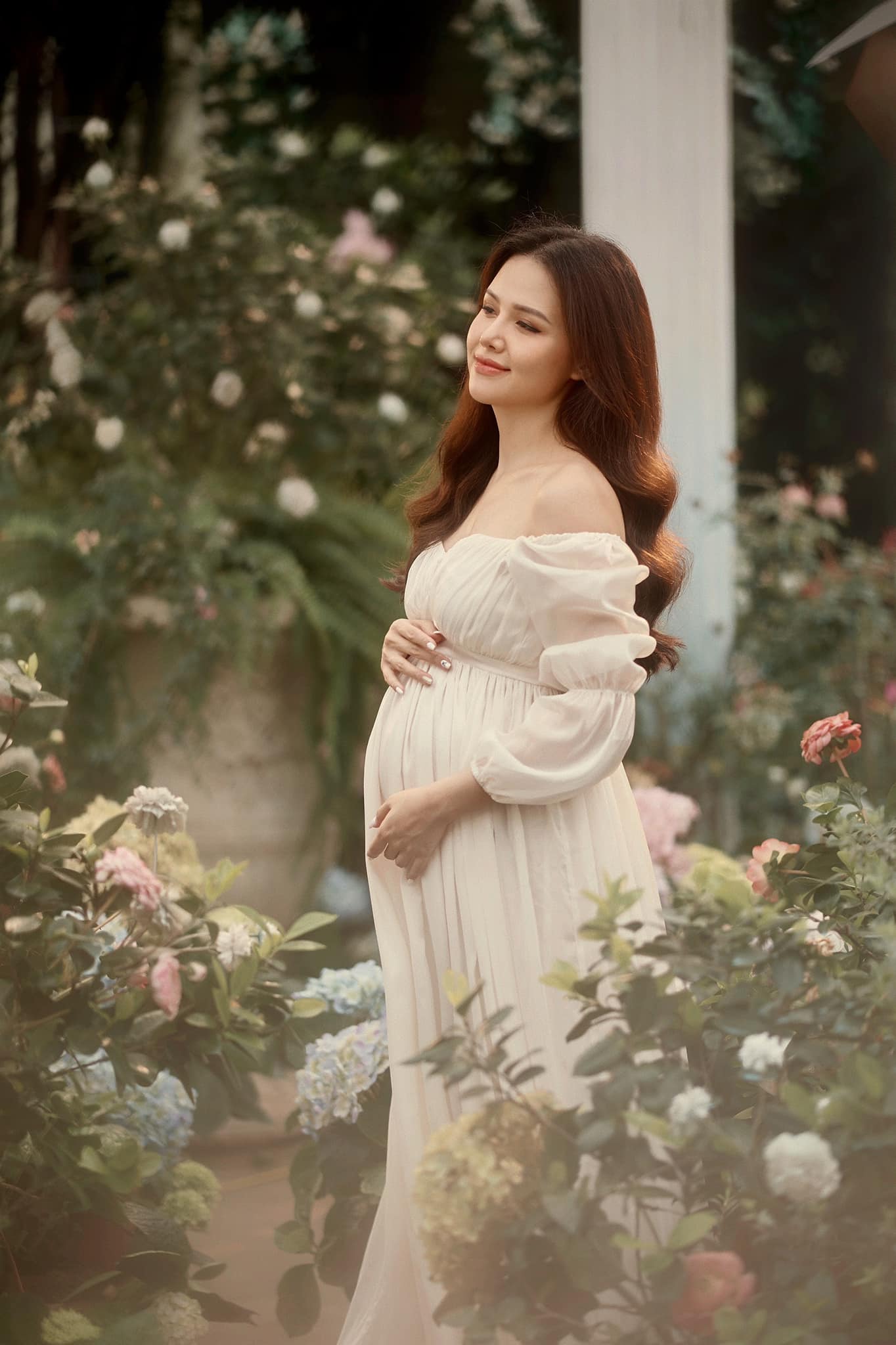 Phanh Lee đã mang tháng thứ 6 nhưng chẳng mấy ai nhận ra, bí quyết nằm ở loạt outfit giấu dáng này 1 Phanh Lee đã mang tháng thứ 6 nhưng chẳng mấy ai nhận ra, bí quyết nằm ở loạt outfit giấu dáng này 1