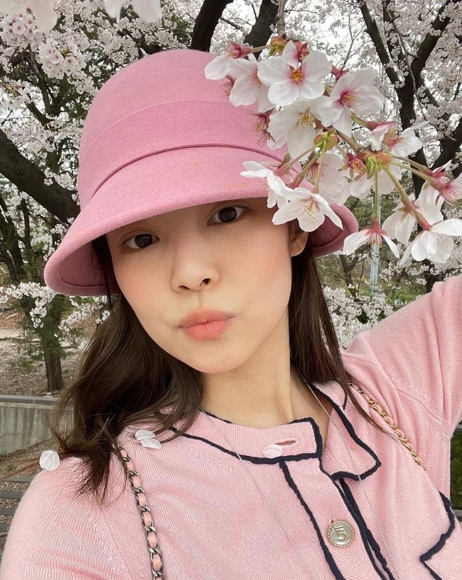 Jennie (Blackpink) diện gì hot nấy, nói đâu xa chiếc cardigan này là minh chứng 2 Jennie (Blackpink) diện gì hot nấy, nói đâu xa chiếc cardigan này là minh chứng 2