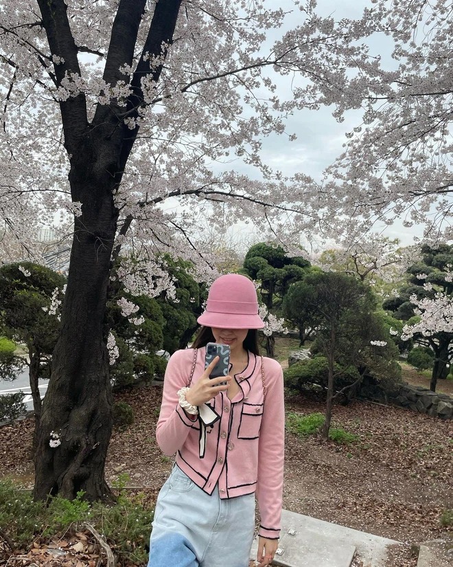 Jennie (Blackpink) diện gì hot nấy, nói đâu xa chiếc cardigan này là minh chứng 4 Jennie (Blackpink) diện gì hot nấy, nói đâu xa chiếc cardigan này là minh chứng 4