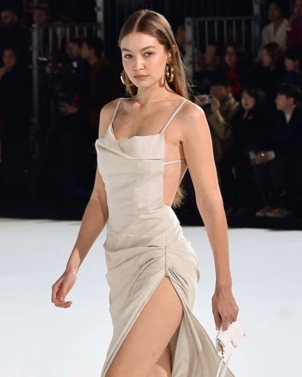 Hà Tăng diện váy 'thiếu vải' fan ngờ ngợ Gigi Hadid 5 Hà Tăng diện váy 'thiếu vải' fan ngờ ngợ Gigi Hadid 5