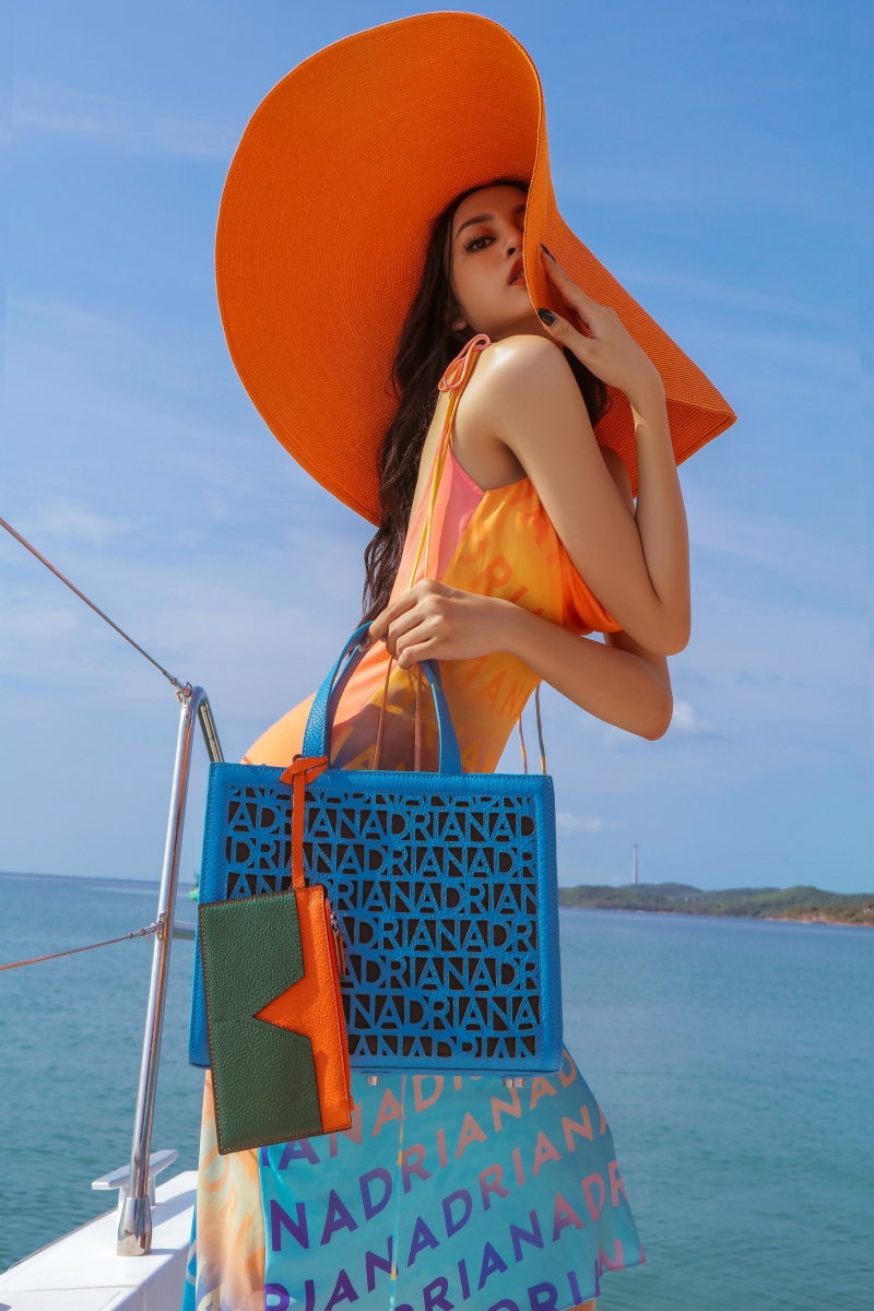 Top 3 Miss International Queen 'lạc vào giấc mơ trưa' trong thiết kế mới của NTK Adrian Anh Tuấn. 5 Top 3 Miss International Queen 'lạc vào giấc mơ trưa' trong thiết kế mới của NTK Adrian Anh Tuấn. 5