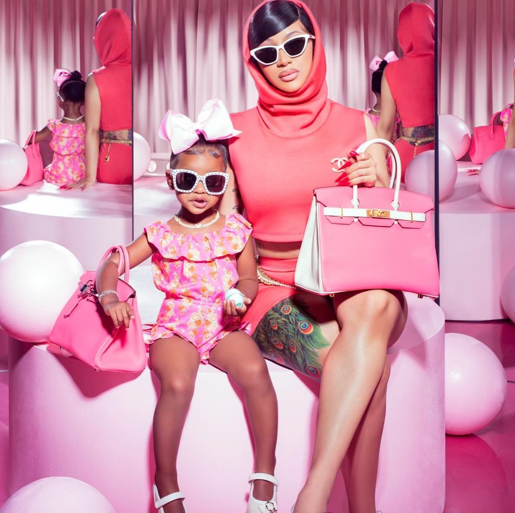 Sướng như ái nữ nhà Cardi B: Mới 3 tuổi đã được mẹ sắm cho cả núi đồ hiệu, trang sức đếm 3 ngày không hết 7 Sướng như ái nữ nhà Cardi B: Mới 3 tuổi đã được mẹ sắm cho cả núi đồ hiệu, trang sức đếm 3 ngày không hết 7