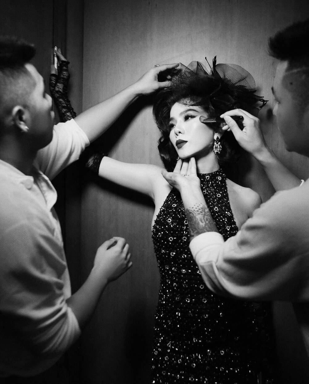 Lệ Quyên thay liên tục 6 bộ váy trong liveshow riêng, fan mê mẩn với tấm lưng trần quyễn rũ 3 Lệ Quyên thay liên tục 6 bộ váy trong liveshow riêng, fan mê mẩn với tấm lưng trần quyễn rũ 3