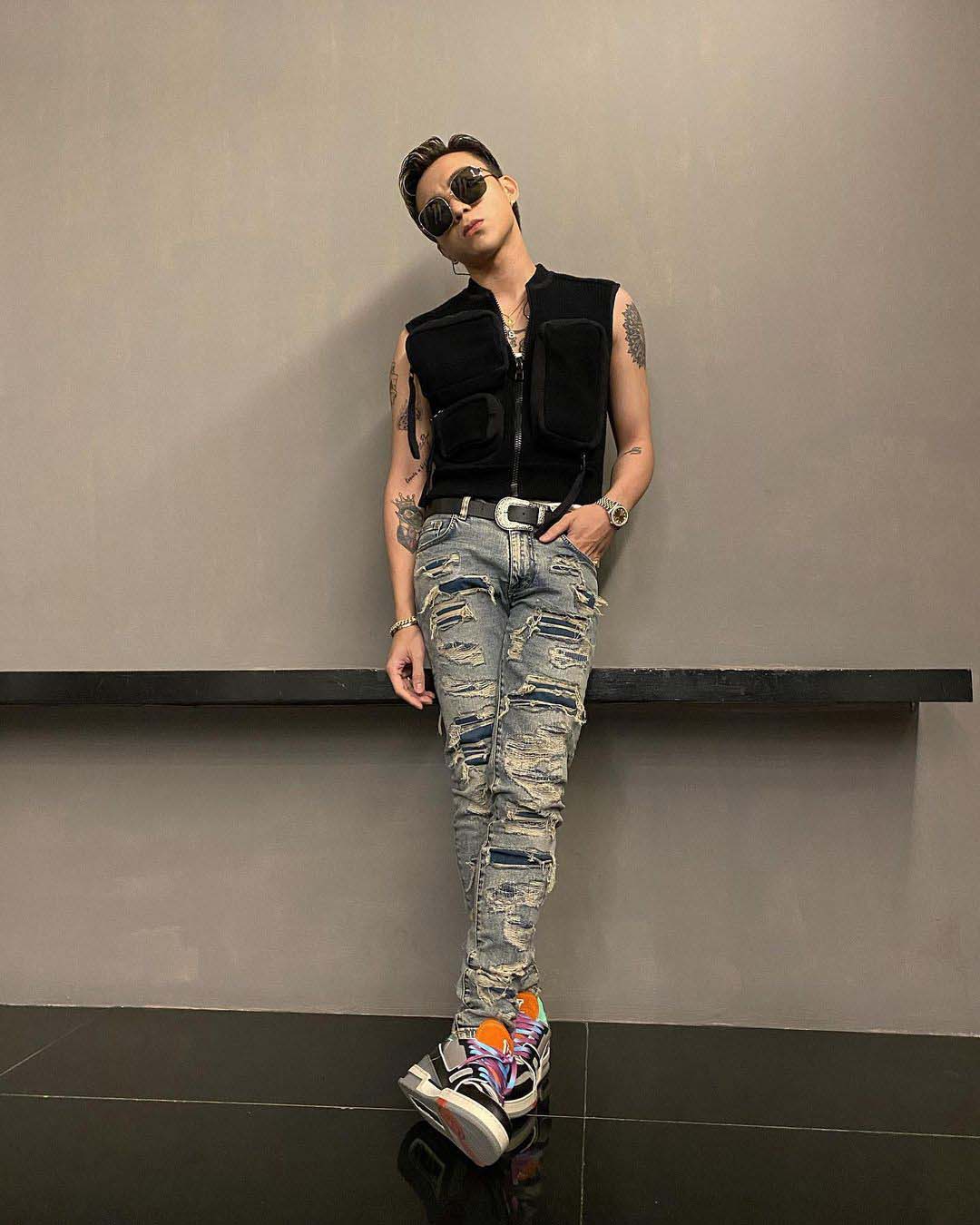 Sao Nam tuần qua mặc gì: Soobin Hoàng Sơn bụi bặm, G-Dragon tinh quái hết nấc 1 Sao Nam tuần qua mặc gì: Soobin Hoàng Sơn bụi bặm, G-Dragon tinh quái hết nấc 1