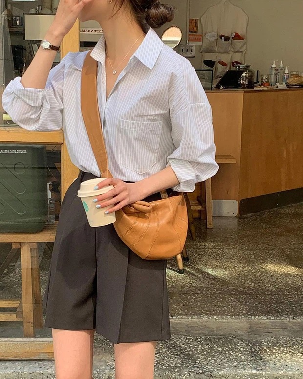 Công thức mix đồ với quần short giúp nàng 'cộp mác' gái Hàn 1 Công thức mix đồ với quần short giúp nàng 'cộp mác' gái Hàn 1