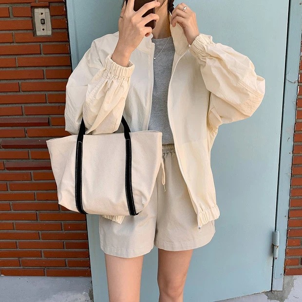 Công thức mix đồ với quần short giúp nàng 'cộp mác' gái Hàn 8 Công thức mix đồ với quần short giúp nàng 'cộp mác' gái Hàn 8