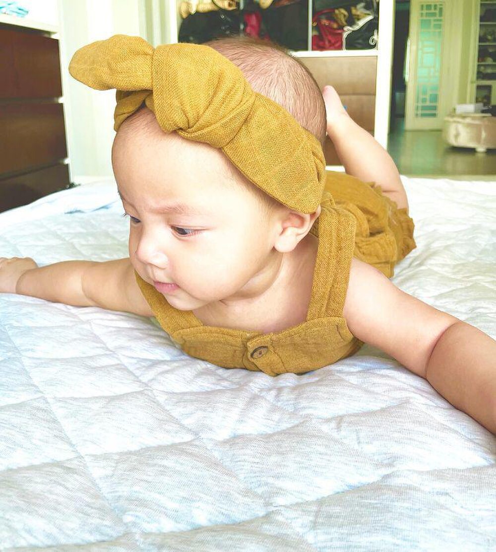 Khi mẹ 'bỉm sữa' Hà Hồ chăm chút cho con: Leon - Lisa ăn diện đồng điệu, xinh xắn tựa thiên thần 2 Khi mẹ 'bỉm sữa' Hà Hồ chăm chút cho con: Leon - Lisa ăn diện đồng điệu, xinh xắn tựa thiên thần 2