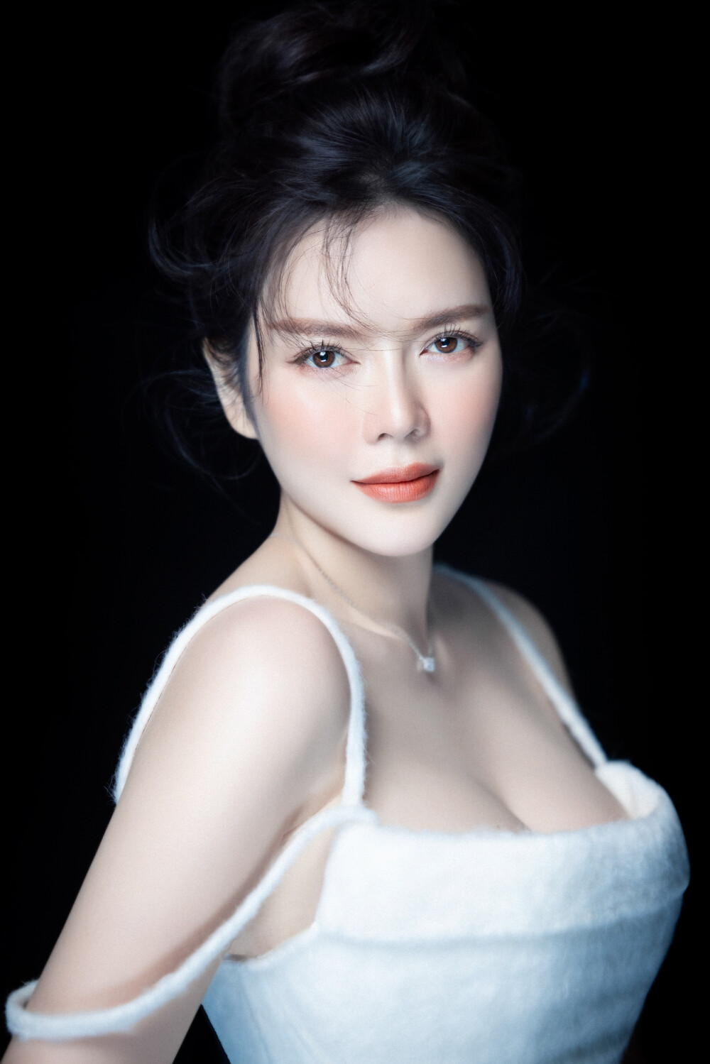 Lý Nhã Kỳ diện váy hai dây, chứng minh sắc vóc đẹp 'bất chấp tuổi tác' 2 Lý Nhã Kỳ diện váy hai dây, chứng minh sắc vóc đẹp 'bất chấp tuổi tác' 2