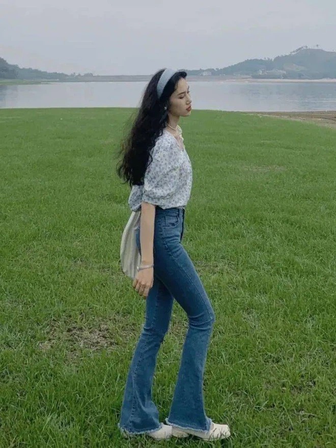 Giải mã sức hút của quần ống loe: Items 'hack dáng' đỉnh cao được chị em săn đón trong hè này 2 Giải mã sức hút của quần ống loe: Items 'hack dáng' đỉnh cao được chị em săn đón trong hè này 2