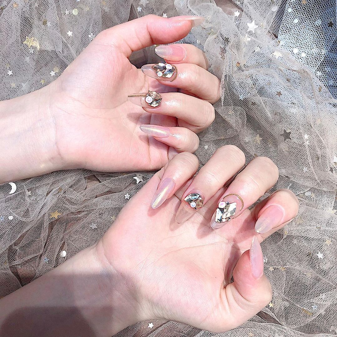 Những mẫu nail cho nàng công sở: Vừa đẹp lại không bị xếp la 4 Những mẫu nail cho nàng công sở: Vừa đẹp lại không bị xếp la 4
