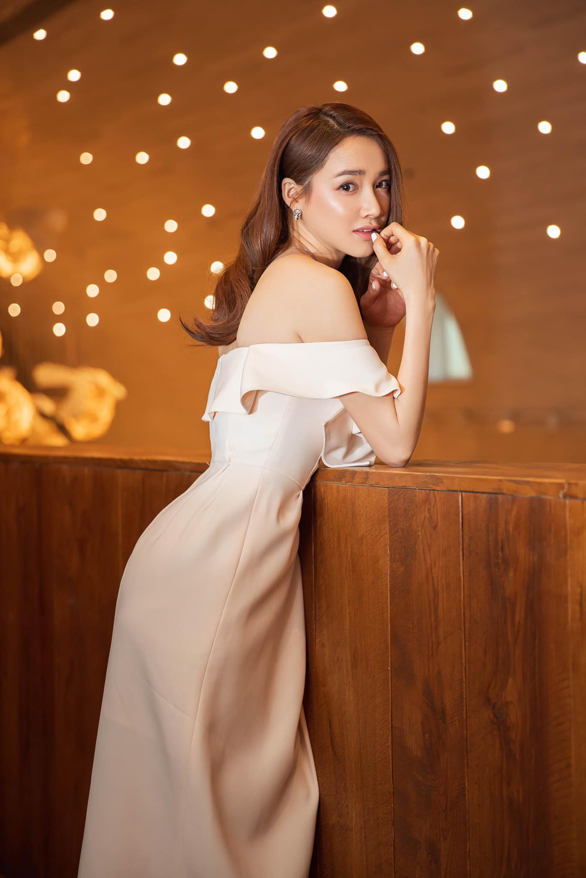 Học Nhã Phương, nàng bỏ túi được vô vàn style 'bánh bèo' để quẩy 30/4 3 Học Nhã Phương, nàng bỏ túi được vô vàn style 'bánh bèo' để quẩy 30/4 3