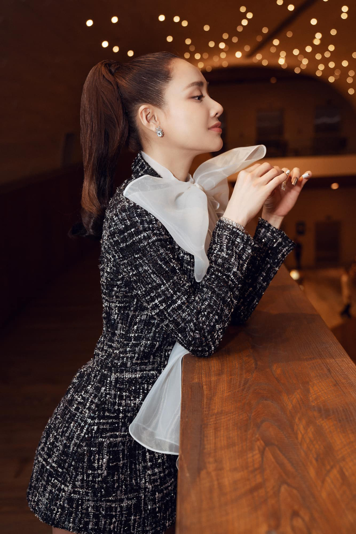 Học Nhã Phương, nàng bỏ túi được vô vàn style 'bánh bèo' để quẩy 30/4 5 Học Nhã Phương, nàng bỏ túi được vô vàn style 'bánh bèo' để quẩy 30/4 5