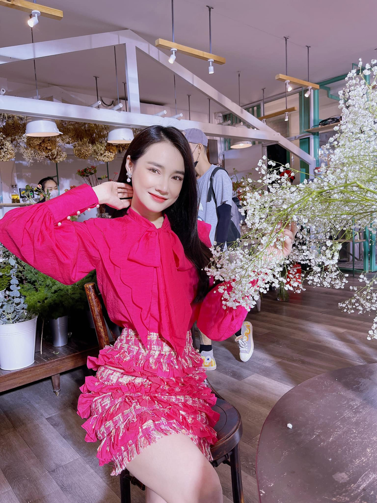Học Nhã Phương, nàng bỏ túi được vô vàn style 'bánh bèo' để quẩy 30/4 6 Học Nhã Phương, nàng bỏ túi được vô vàn style 'bánh bèo' để quẩy 30/4 6