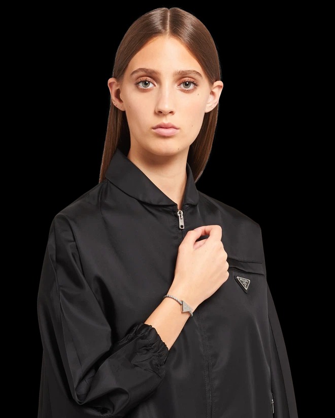 Hiền Hồ thả nhẹ 1 tấm hình, dân tình 'bóc' luôn outfit giá gần 150 triệu đồng 9 Hiền Hồ thả nhẹ 1 tấm hình, dân tình 'bóc' luôn outfit giá gần 150 triệu đồng 9