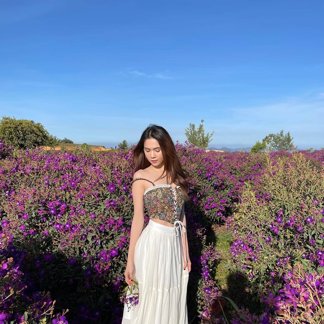 Corset - món đồ khó nhằn nhưng được Ngọc Trinh chinh phục ‘ngon ơ’ 1 Corset - món đồ khó nhằn nhưng được Ngọc Trinh chinh phục ‘ngon ơ’ 1