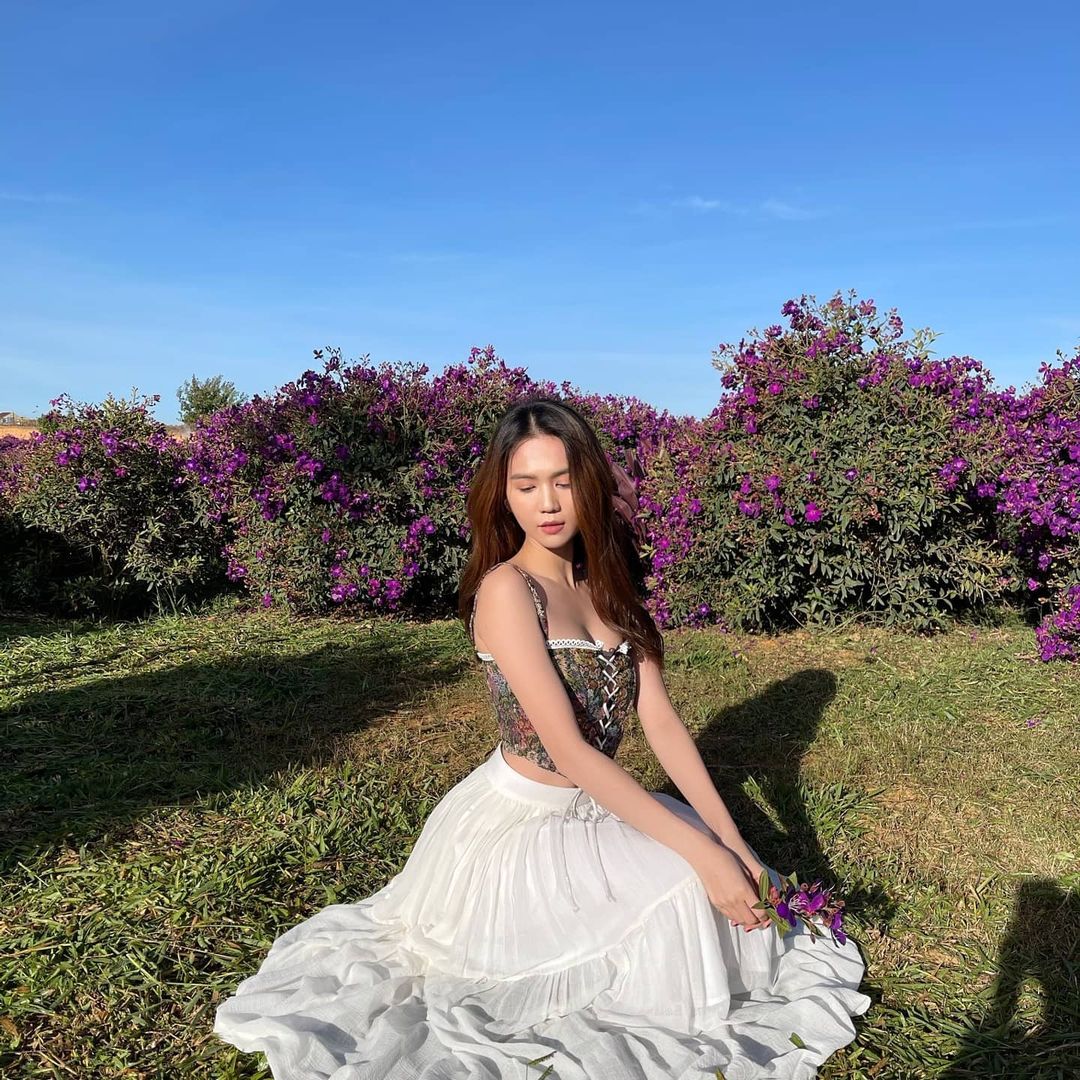 Corset - món đồ khó nhằn nhưng được Ngọc Trinh chinh phục ‘ngon ơ’ 2 Corset - món đồ khó nhằn nhưng được Ngọc Trinh chinh phục ‘ngon ơ’ 2