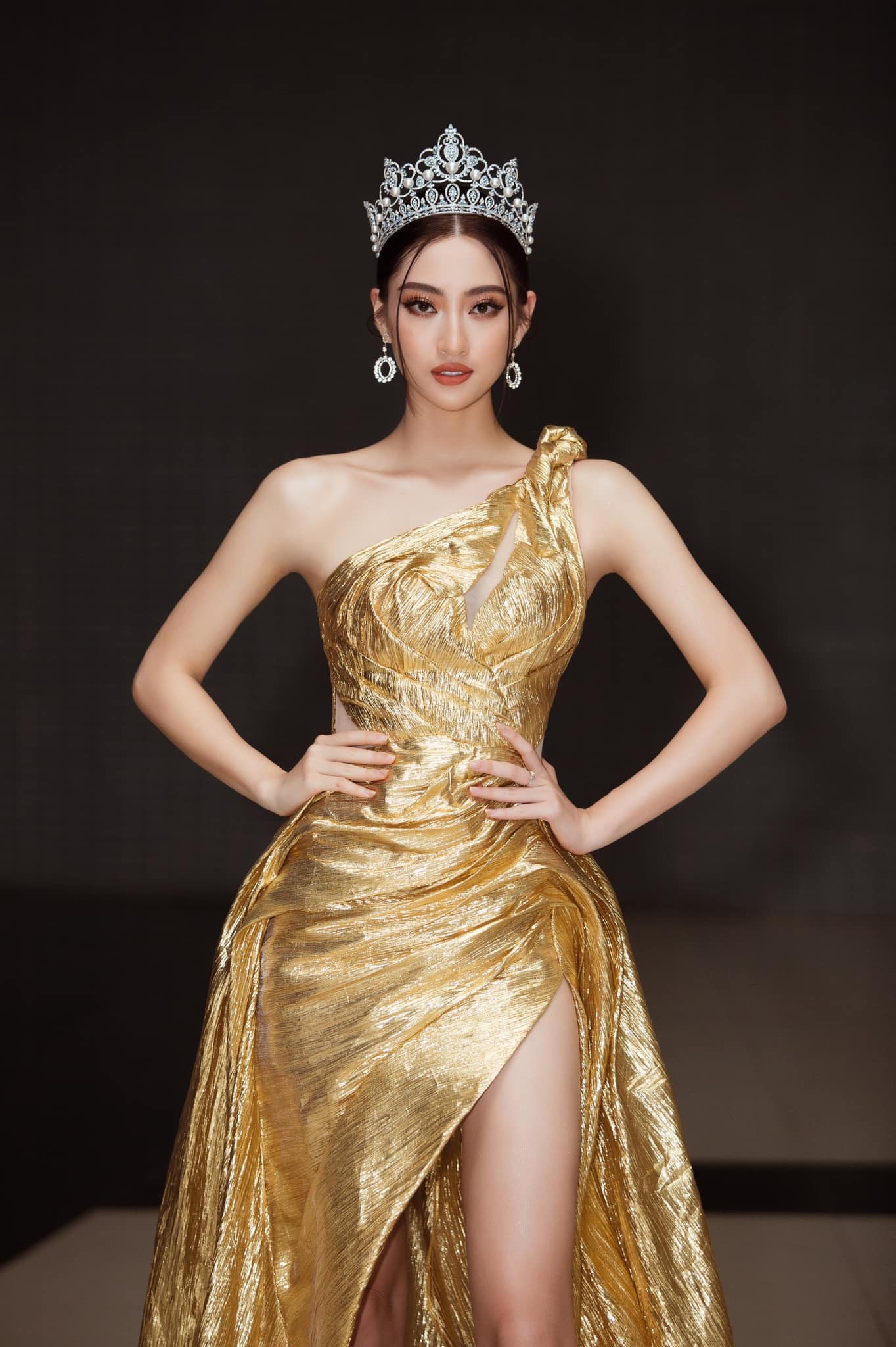 H'Hen Niê, Lương Thùy Linh và dàn sao Việt so kè nhan sắc đẹp 'bất bại' trong trang phục dạ hội 6 H'Hen Niê, Lương Thùy Linh và dàn sao Việt so kè nhan sắc đẹp 'bất bại' trong trang phục dạ hội 6