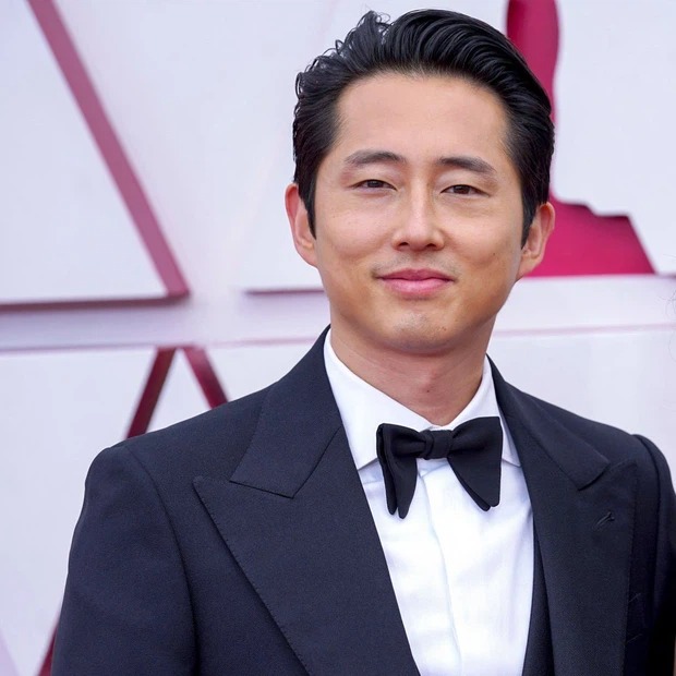 Thời trang siêu thảm đỏ Oscar 2021: Youn Yuh Jung sang trọng lấn át hậu bối, công chúa Disney bung lụa hết cỡ 10 Thời trang siêu thảm đỏ Oscar 2021: Youn Yuh Jung sang trọng lấn át hậu bối, công chúa Disney bung lụa hết cỡ 10