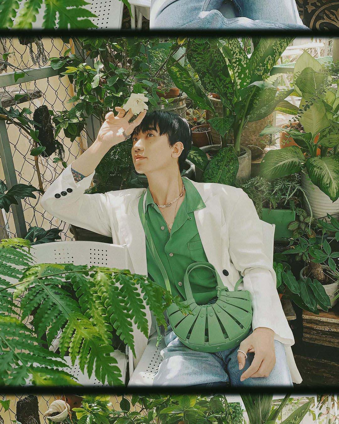 Sao nam tuần qua mặc gì: Sơn Tùng M-TP ướm cả 'cân' đồ hiệu, Luka Sabbat nhẹ nhàng tựa ‘chàng thơ’ 2 Sao nam tuần qua mặc gì: Sơn Tùng M-TP ướm cả 'cân' đồ hiệu, Luka Sabbat nhẹ nhàng tựa ‘chàng thơ’ 2