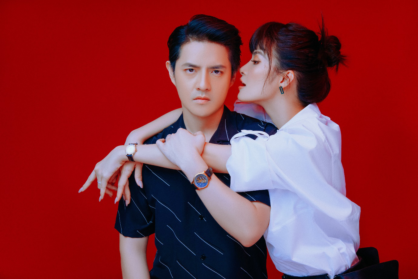 Đông Nhi - Ông Cao Thắng dát hàng hiệu, khoe thần thái 'đỉnh của chóp' trong bộ ảnh thời trang 10 Đông Nhi - Ông Cao Thắng dát hàng hiệu, khoe thần thái 'đỉnh của chóp' trong bộ ảnh thời trang 10