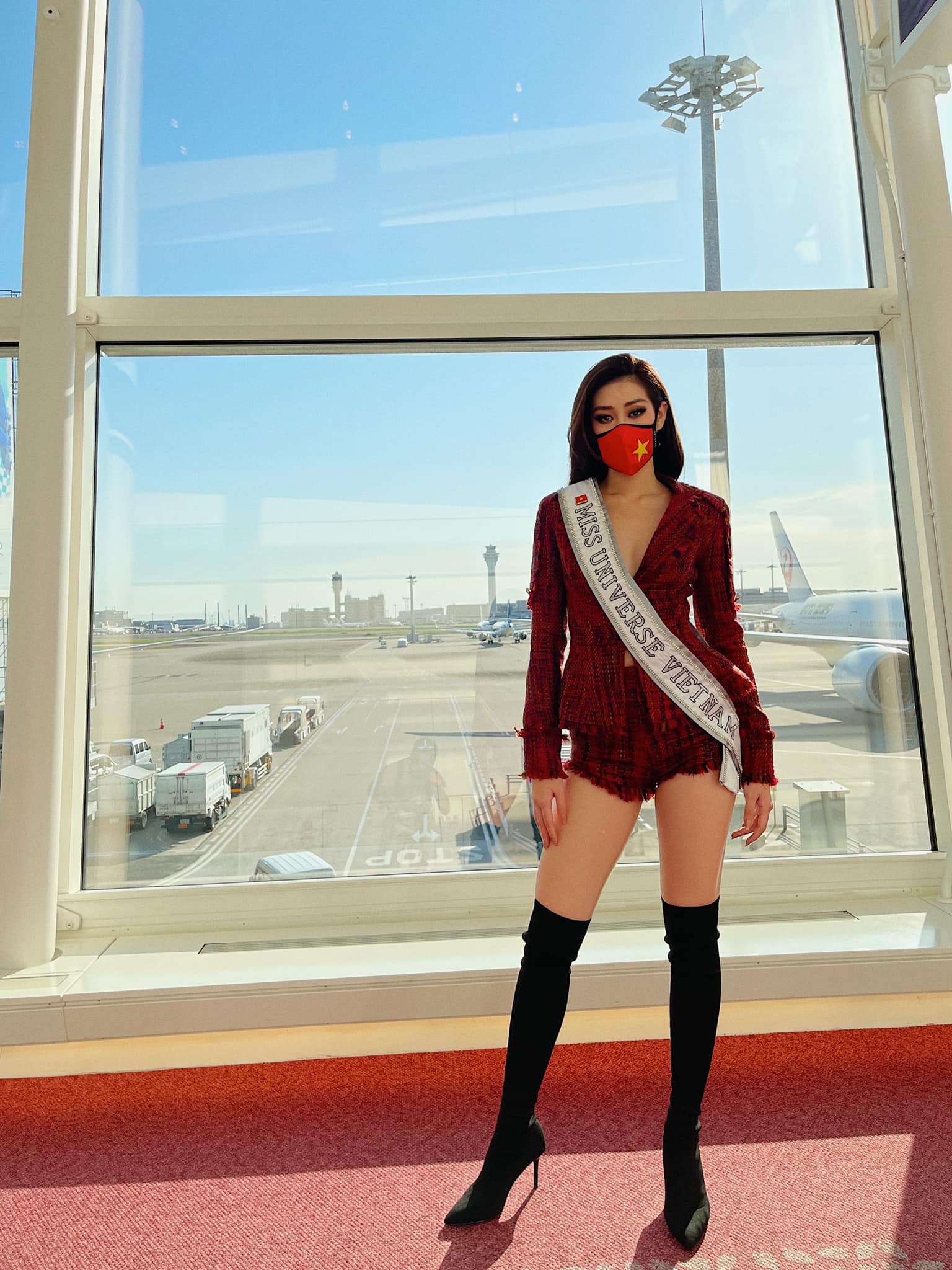 'Ngắm mãi không chán' thời trang sân bay của Khánh Vân trên hành trình chinh phục Miss Universe 2020 6 'Ngắm mãi không chán' thời trang sân bay của Khánh Vân trên hành trình chinh phục Miss Universe 2020 6