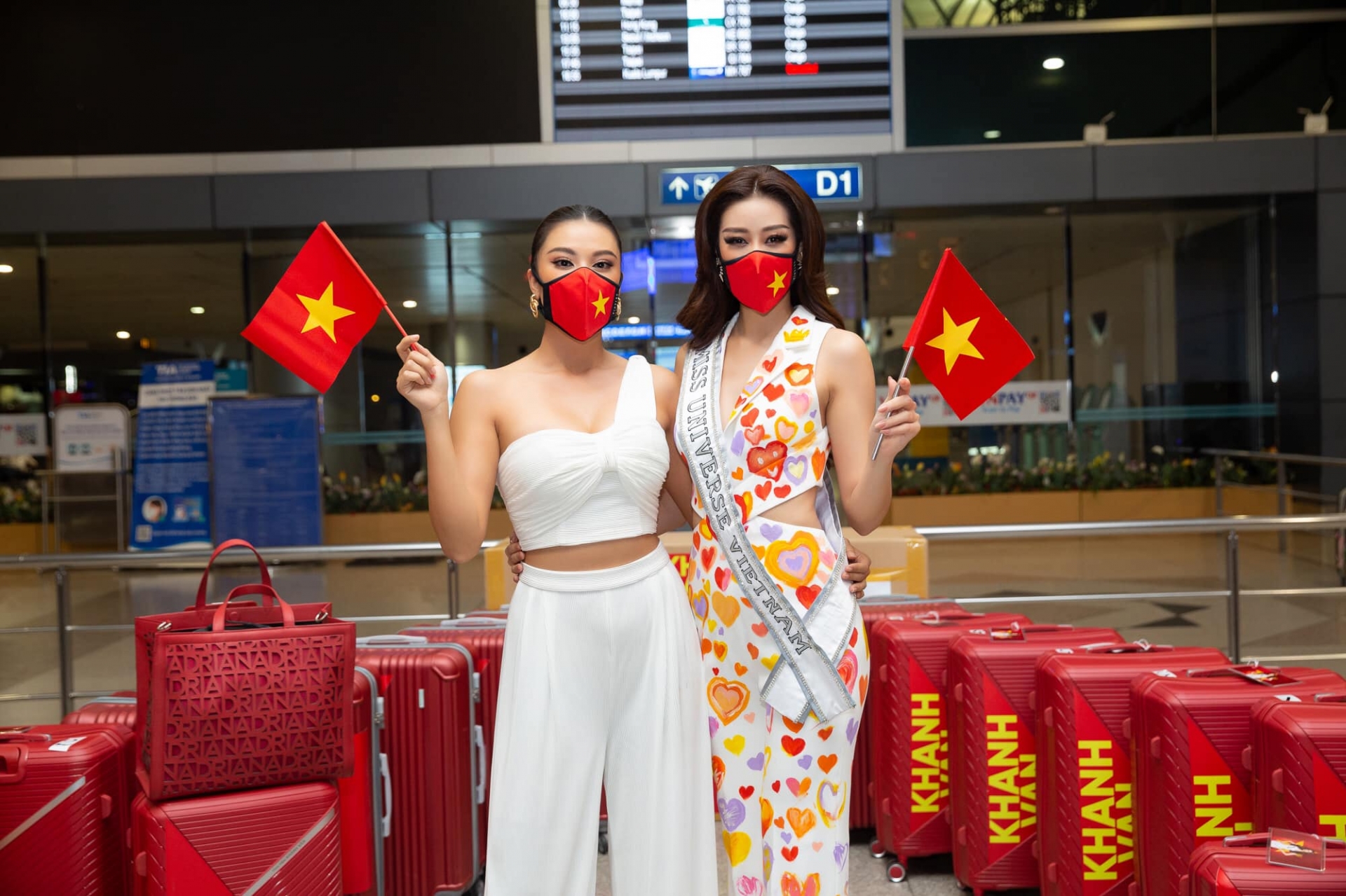 'Ngắm mãi không chán' thời trang sân bay của Khánh Vân trên hành trình chinh phục Miss Universe 2020 4 'Ngắm mãi không chán' thời trang sân bay của Khánh Vân trên hành trình chinh phục Miss Universe 2020 4