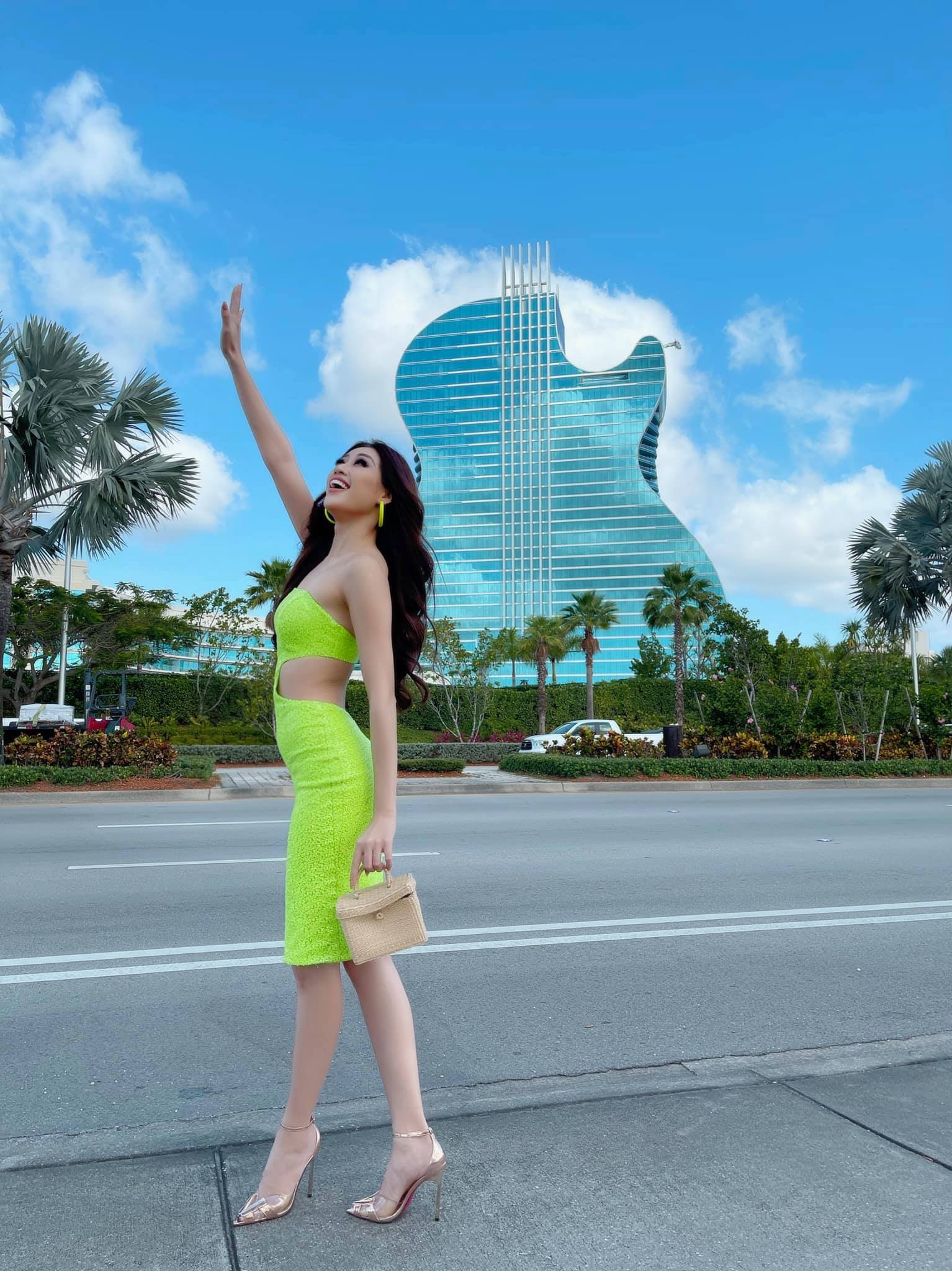 Khánh Vân diện váy xanh neon, khoe sắc vóc xứng tầm chiến binh 'cứng' của Miss Miss Universe 2020 2