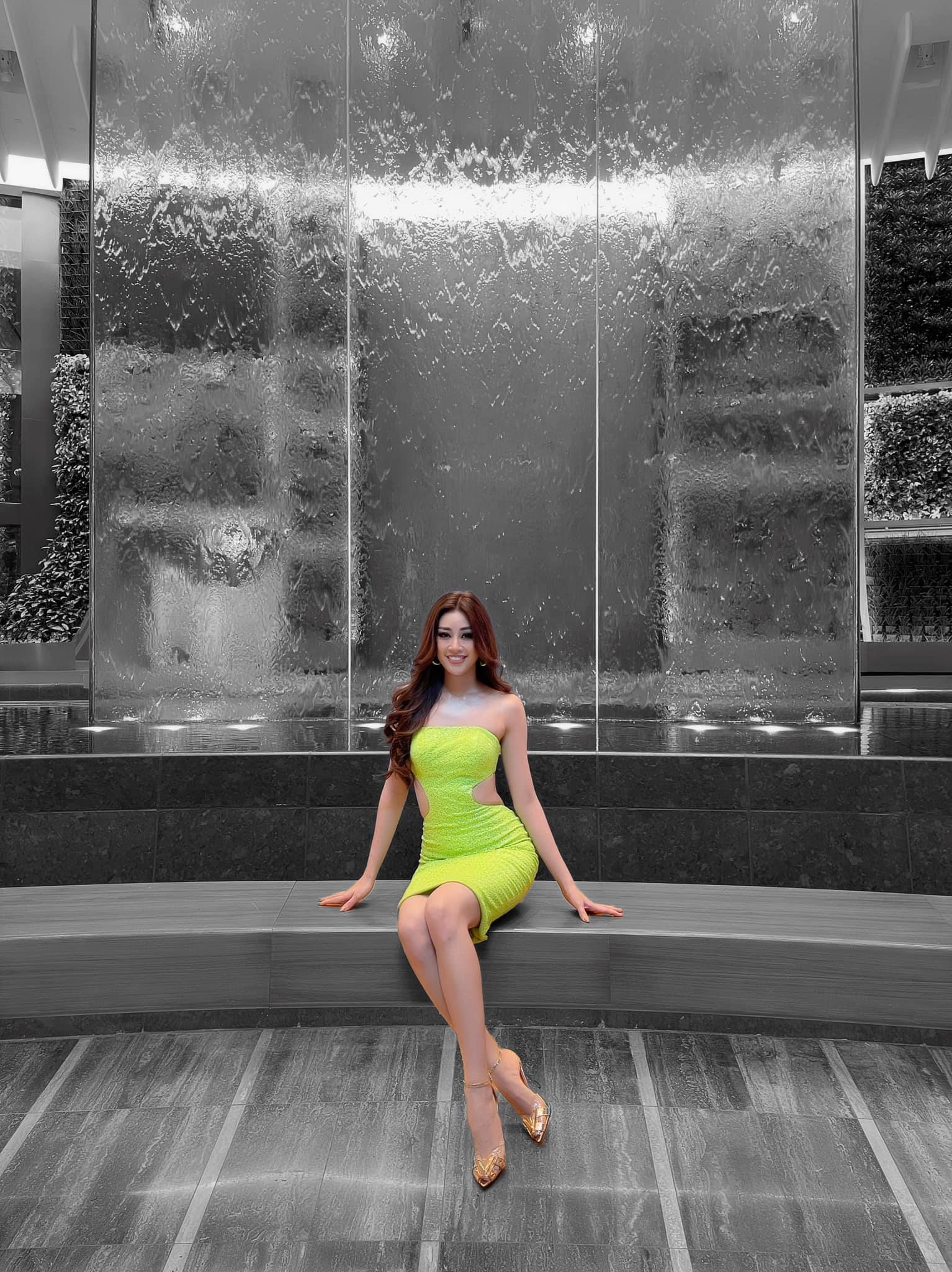 Khánh Vân diện váy xanh neon, khoe sắc vóc xứng tầm chiến binh 'cứng' của Miss Miss Universe 2020 5 Khánh Vân diện váy xanh neon, khoe sắc vóc xứng tầm chiến binh 'cứng' của Miss Miss Universe 2020 5