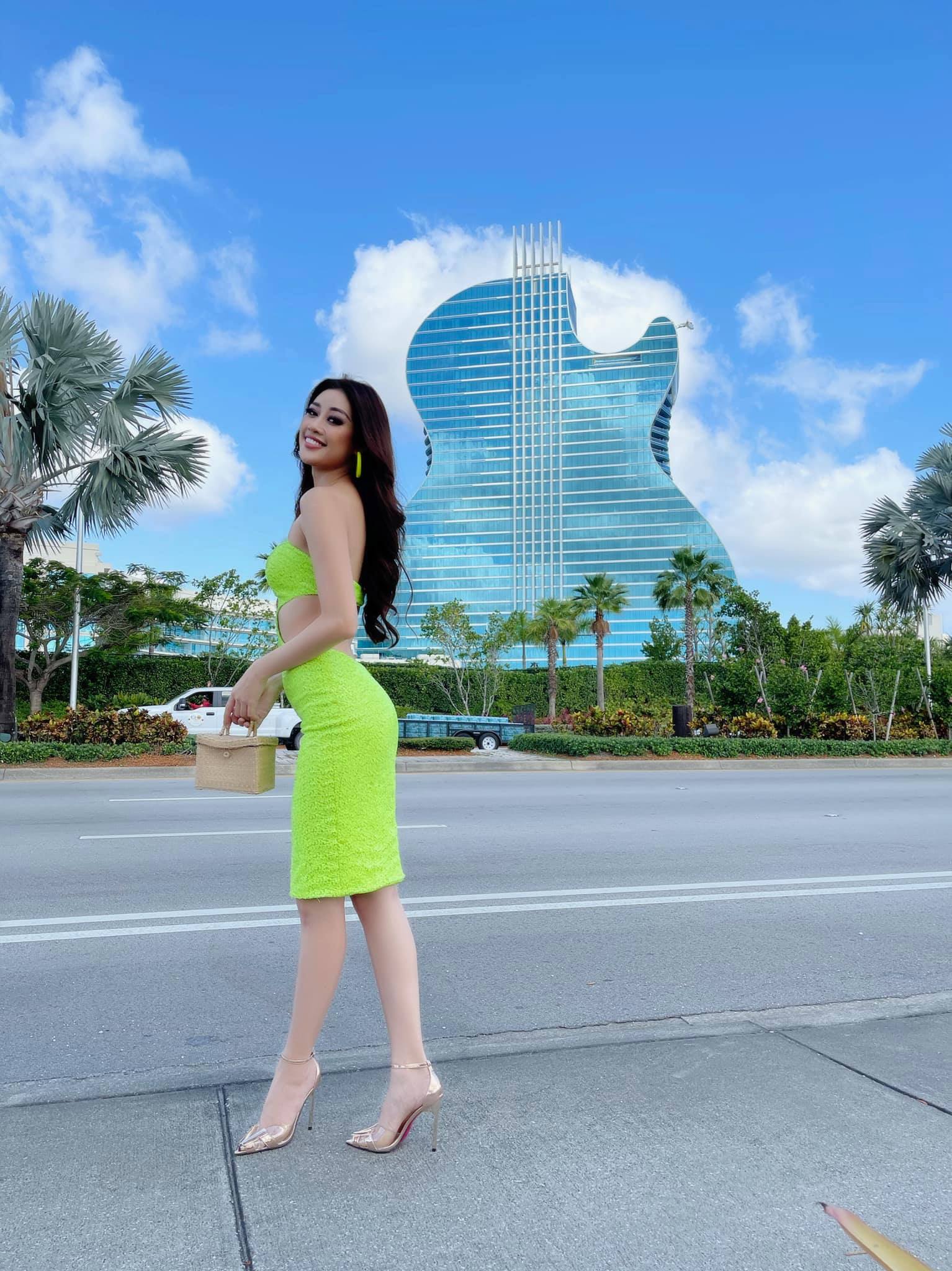 Khánh Vân diện váy xanh neon, khoe sắc vóc xứng tầm chiến binh 'cứng' của Miss Miss Universe 2020 1 Khánh Vân diện váy xanh neon, khoe sắc vóc xứng tầm chiến binh 'cứng' của Miss Miss Universe 2020 1